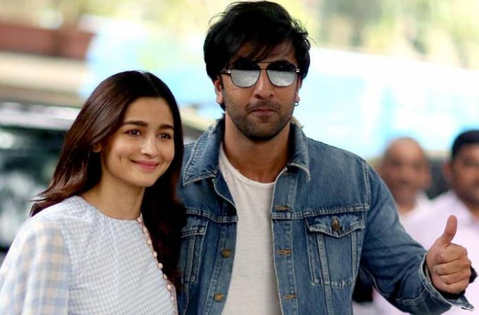 তবে এখন আর লুকোচুরি নয় ৷ আলিয়া ও রণবীর একেবারে প্রকাশ্যে স্বীকার করে ফেলেছেন তাঁদের প্রেমের কথা ৷ একসঙ্গে ঘুরছেন, একসঙ্গে থাকছেন, একসঙ্গে আড্ডা দিচ্ছেন, সুন্দর সময় কাটাচ্ছেন ৷ আর বিয়ে? তবে এখন আর লুকোচুরি নয় ৷ আলিয়া ও রণবীর একেবারে প্রকাশ্যে স্বীকার করে ফেলেছেন তাঁদের প্রেমের কথা ৷ একসঙ্গে ঘুরছেন, একসঙ্গে থাকছেন, একসঙ্গে আড্ডা দিচ্ছেন, সুন্দর সময় কাটাচ্ছেন ৷ আর বিয়ে?