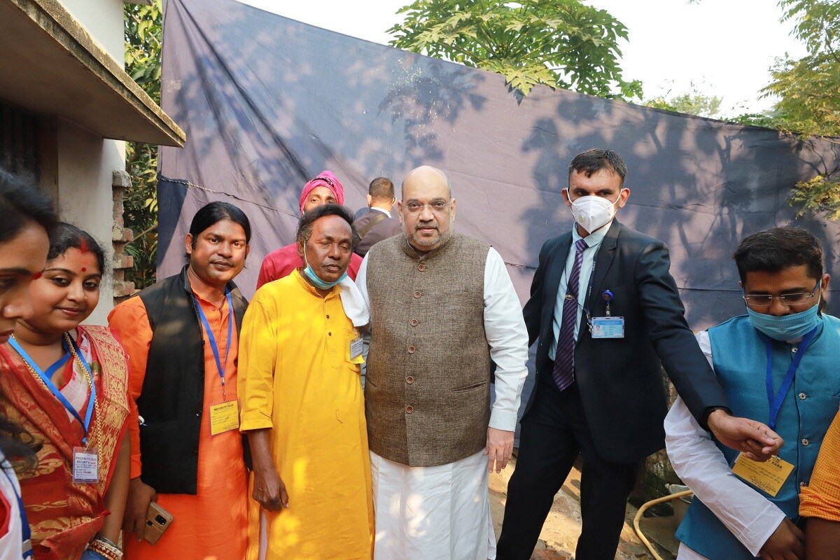 অমিত শাহ বললেন ৫০ হাজার টাকা ঋণ মাথায় নিয়ে শিশু জন্মাচ্ছে। শাহের প্রশ্ন, কেন এই ঋণ, কেন উন্নয়ন নেই? অমিত শাহ বললেন ৫০ হাজার টাকা ঋণ মাথায় নিয়ে শিশু জন্মাচ্ছে। শাহের প্রশ্ন, কেন এই ঋণ, কেন উন্নয়ন নেই?