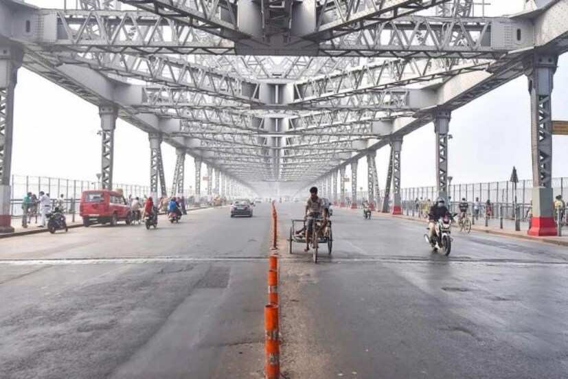 এদিন হাওড়া ব্রিজ ছিল শুনশান।