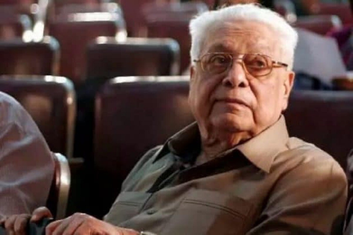 এ বছর আমরা হারিয়েছি বাসু চট্টোপাধ্য়ায়কেও। ৯৩ বছর বয়সে প্রয়াত হয়েছেন সারা আকাশ, পিয়া কে ঘর খ্যাত পরিচালক বাসু চট্টোপাধ্যায়। এ বছর আমরা হারিয়েছি বাসু চট্টোপাধ্য়ায়কেও। ৯৩ বছর বয়সে প্রয়াত হয়েছেন সারা আকাশ, পিয়া কে ঘর খ্যাত পরিচালক বাসু চট্টোপাধ্যায়।