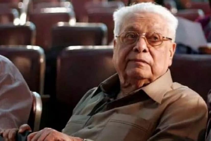 এ বছর আমরা হারিয়েছি বাসু চট্টোপাধ্য়ায়কেও। ৯৩ বছর বয়সে প্রয়াত হয়েছেন সারা আকাশ, পিয়া কে ঘর খ্যাত পরিচালক বাসু চট্টোপাধ্যায়।