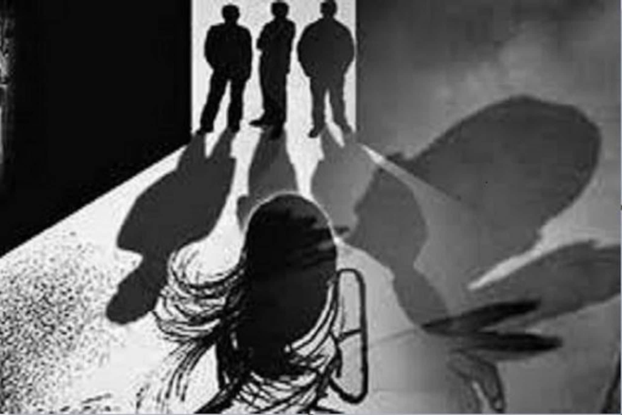 লাগাতার ধষর্ণের হুমকি ! অশ্লীল ইঙ্গিতের প্রতিবাদ করায় বারাসতের গৃহবধূকে মারধর