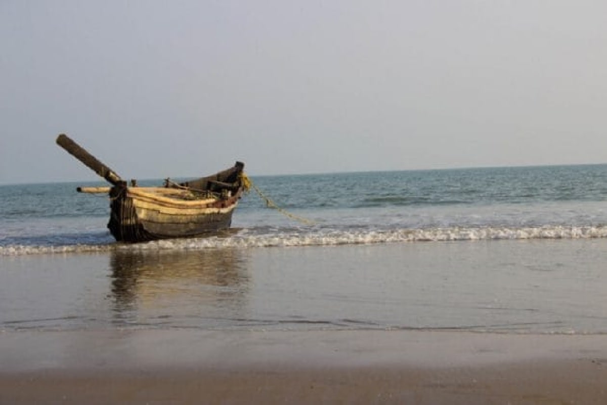 দীর্ঘক্ষণ ধরে দরাদরির পর সিরাজ খান নামে এক ব্যবসায়ী ৮০ হাজার টাকায় মাছটি কিনে নেন৷ Info and Pic- Sujit Bhowmik দীর্ঘক্ষণ ধরে দরাদরির পর সিরাজ খান নামে এক ব্যবসায়ী ৮০ হাজার টাকায় মাছটি কিনে নেন৷ Info and Pic- Sujit Bhowmik