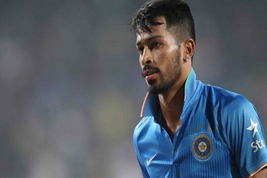 বড়দিনে সান্তা সেজে পরিবারের সঙ্গে ছবি শেয়ার করলেন পাণ্ডিয়া