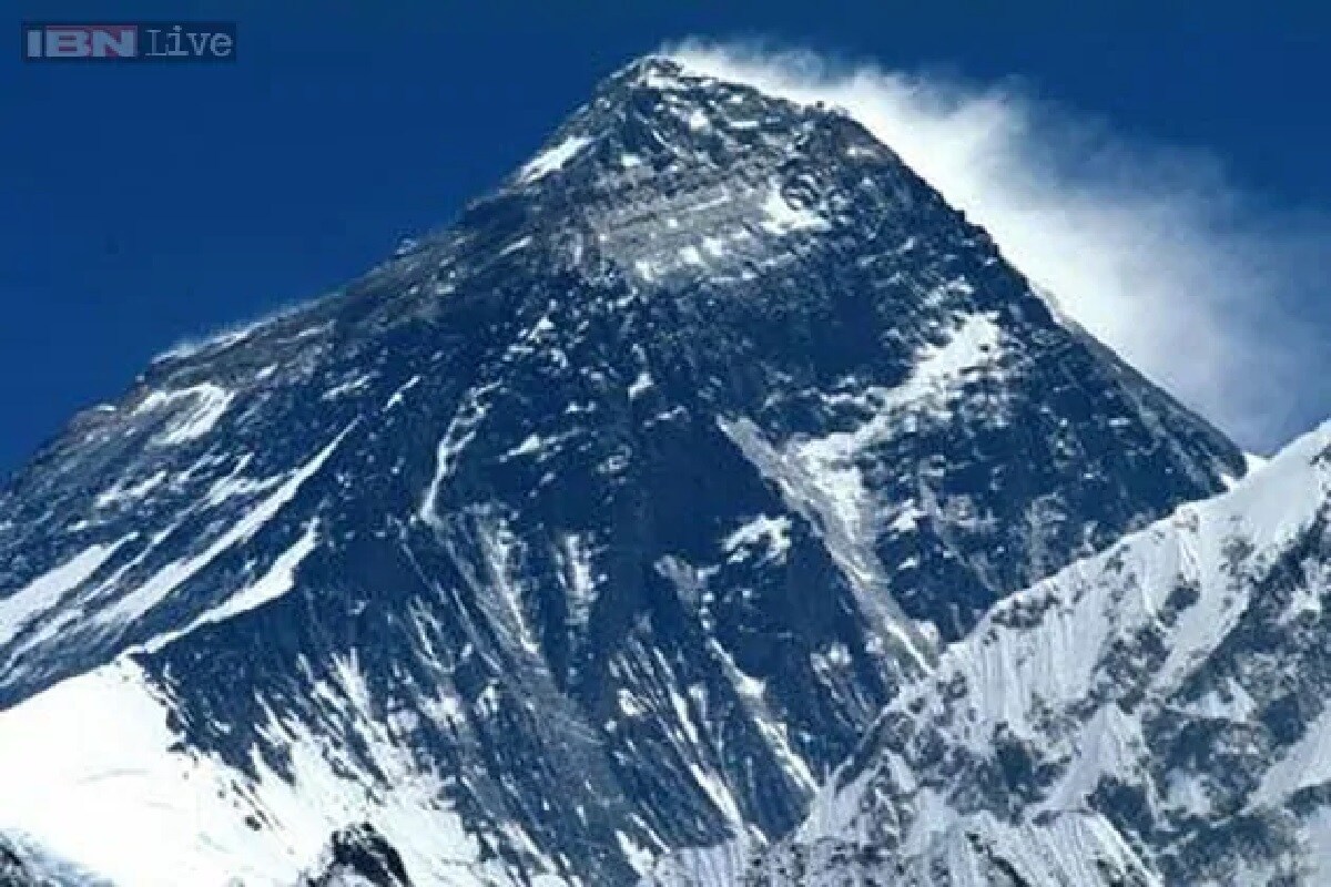 এখনও পর্যন্ত ছ' বার মাউন্ট এভারেস্ট-এর উচ্চতা মেপেছে চিন৷ ১৯৭৫ এবং ২০০৫ সালেও এভারেস্ট-এর উচ্চতা মাপে তারা, যার ফল ছিল যথাক্রমে ৮৮৪৮.১৩ মিটার এবং ৮৮৪৪.৪৩ মিটার৷Photo-File এখনও পর্যন্ত ছ' বার মাউন্ট এভারেস্ট-এর উচ্চতা মেপেছে চিন৷ ১৯৭৫ এবং ২০০৫ সালেও এভারেস্ট-এর উচ্চতা মাপে তারা, যার ফল ছিল যথাক্রমে ৮৮৪৮.১৩ মিটার এবং ৮৮৪৪.৪৩ মিটার৷Photo-File