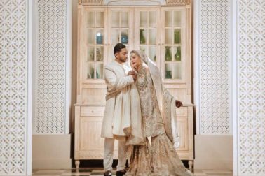 বিয়ের দিন দুজনকেই দারুণ লাগছিল দেখতে। দুজনের পরনে ছিল সাদা রঙের পোশাক। গওহর গলায় সোনার ভারী গয়না। এই রাজকীয় সাজে উভয় যেন সাক্ষাৎ শাজহান-মুমতাজ। বিয়ের দিন দুজনকেই দারুণ লাগছিল দেখতে। দুজনের পরনে ছিল সাদা রঙের পোশাক। গওহর গলায় সোনার ভারী গয়না। এই রাজকীয় সাজে উভয় যেন সাক্ষাৎ শাজহান-মুমতাজ।
