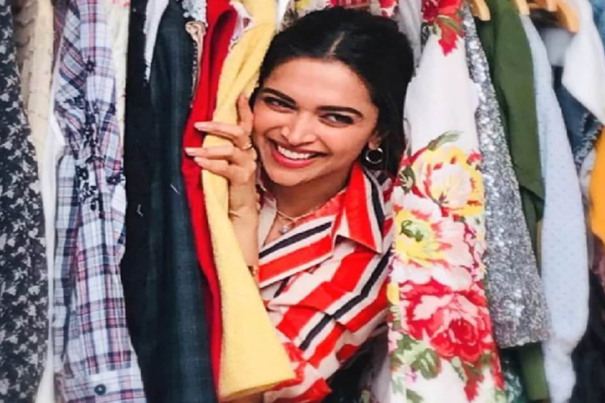 সামনের ও পিছনের অংশের বিষয়ে বলতে গেলে বলতে পারা যায় যে দীপিকার আসন্ন ছবি ৮৩, স্বামী রণবীর কিংবদন্তি ক্রিকেটার কপিলদেবের ভূমিকায় অভিনয় করেছেন যা অল্প সময় পরেই দেখা যাবে ৷ অন্যদিকে সারা আলি খান কুলি নম্বর ১, মাতিয়েছেন যা ইতিমধ্যেই মুক্তি পেয়েছে ৷ ঐশ্বর্য ও সোনম পরিবারের সঙ্গে বেশ সময় কাটাচ্ছেন ৷ ছবি সৌজন্যে ইনস্টাগ্রাম ৷ সামনের ও পিছনের অংশের বিষয়ে বলতে গেলে বলতে পারা যায় যে দীপিকার আসন্ন ছবি ৮৩, স্বামী রণবীর কিংবদন্তি ক্রিকেটার কপিলদেবের ভূমিকায় অভিনয় করেছেন যা অল্প সময় পরেই দেখা যাবে ৷ অন্যদিকে সারা আলি খান কুলি নম্বর ১, মাতিয়েছেন যা ইতিমধ্যেই মুক্তি পেয়েছে ৷ ঐশ্বর্য ও সোনম পরিবারের সঙ্গে বেশ সময় কাটাচ্ছেন ৷ ছবি সৌজন্যে ইনস্টাগ্রাম ৷