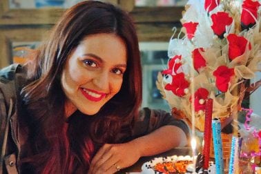 অভিনেত্রী তথা প্রিয়ঙ্কার বন্ধু সায়ন্তনী গুহঠাকুরতা জানান, আজ সকাল ৮টা নাগাদ তিনি অন্য বন্ধুদের নিয়ে পৌঁছে যান প্রিয়ঙ্কার বাড়ি। সকলেই অভিনেত্রীর জন্য নানা উপহার ও কেক নিয়ে যান। অভিনেত্রী তথা প্রিয়ঙ্কার বন্ধু সায়ন্তনী গুহঠাকুরতা জানান, আজ সকাল ৮টা নাগাদ তিনি অন্য বন্ধুদের নিয়ে পৌঁছে যান প্রিয়ঙ্কার বাড়ি। সকলেই অভিনেত্রীর জন্য নানা উপহার ও কেক নিয়ে যান।