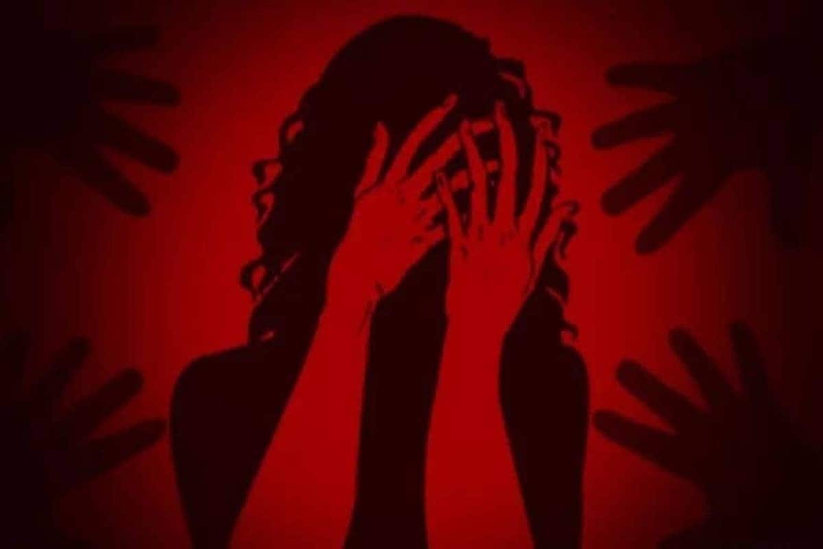 ইন্ডিয়া টুডে-তে প্রকাশিত রিপোর্ট অনুযায়ী, কর্নেল পদে উন্নীত হওয়ার জন্য শনিবার একটি পার্টি দিয়েছিল ওই সেনা অফিসার৷ অভিযোগকারীর দাবি, সেই পার্টিতেই সস্ত্রীক তাঁকে আমন্ত্রণ জানিয়েছিল ওই সেনা কর্নেল৷Representative Image ইন্ডিয়া টুডে-তে প্রকাশিত রিপোর্ট অনুযায়ী, কর্নেল পদে উন্নীত হওয়ার জন্য শনিবার একটি পার্টি দিয়েছিল ওই সেনা অফিসার৷ অভিযোগকারীর দাবি, সেই পার্টিতেই সস্ত্রীক তাঁকে আমন্ত্রণ জানিয়েছিল ওই সেনা কর্নেল৷Representative Image