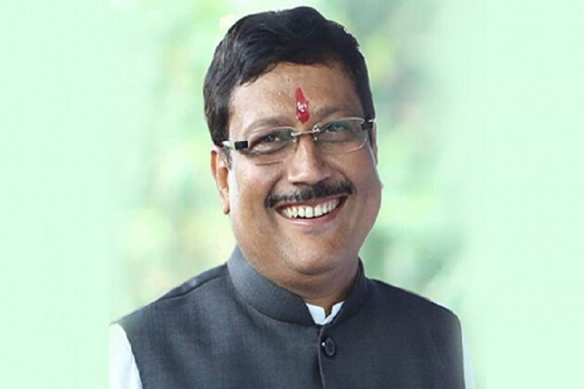 গত বছর দেবীপক্ষে, ২০ অক্টোবর দল ছাড়ে মমতা বন্দ্যোপাধ্যায়ের ঘনিষ্ঠ সহযোদ্ধা সব্যসাচী দত্ত। বিধাননগরের প্রাক্তন মেয়রের দল ছাড়ার পিছনেও মুকুল রায়ের প্রত্যক্ষ মদত ছিল বলেই মনে করে রাজনৈতিক মহল। গত বছর দেবীপক্ষে, ২০ অক্টোবর দল ছাড়ে মমতা বন্দ্যোপাধ্যায়ের ঘনিষ্ঠ সহযোদ্ধা সব্যসাচী দত্ত। বিধাননগরের প্রাক্তন মেয়রের দল ছাড়ার পিছনেও মুকুল রায়ের প্রত্যক্ষ মদত ছিল বলেই মনে করে রাজনৈতিক মহল।