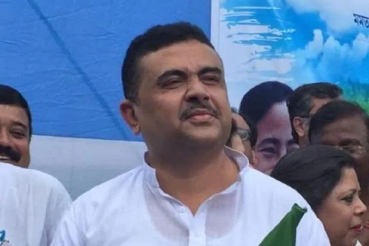 শনিবার বিজেপিতে যোগ দিতে চলেছেন শুভেন্দু অধিকারী। ওইদিনই শুভেন্দুর গড়ে যাবেন অমিত শাহ। শোনা যাচ্ছে, তাঁর উপস্থিতিতেই শুভেন্দুর দলবদল হবে। সূত্রের খবর যোগদানের আগে দিল্লিও যেতে পারেন শুভেন্দু অধিকারী। দেখা করতে পারেন নরেন্দ্র মোদির সঙ্গে। তাঁর আগে এদিন হলদিয়ার অরাজনৈতিক সভায় বোমা ফাটালেন শুভেন্দু। অতীতে কখনও এভাবে সরাসরি আক্রমণ হানতে দেখা যায়নি তাঁকে। কী বললেন শুভেন্দু, জানুন ছবিতে ছবিতে- শনিবার বিজেপিতে যোগ দিতে চলেছেন শুভেন্দু অধিকারী। ওইদিনই শুভেন্দুর গড়ে যাবেন অমিত শাহ। শোনা যাচ্ছে, তাঁর উপস্থিতিতেই শুভেন্দুর দলবদল হবে। সূত্রের খবর যোগদানের আগে দিল্লিও যেতে পারেন শুভেন্দু অধিকারী। দেখা করতে পারেন নরেন্দ্র মোদির সঙ্গে। তাঁর আগে এদিন হলদিয়ার অরাজনৈতিক সভায় বোমা ফাটালেন শুভেন্দু। অতীতে কখনও এভাবে সরাসরি আক্রমণ হানতে দেখা যায়নি তাঁকে। কী বললেন শুভেন্দু, জানুন ছবিতে ছবিতে-