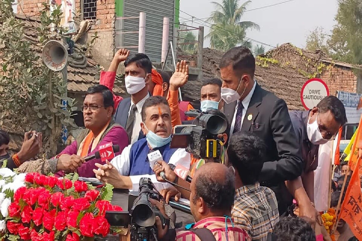 বিজেপি-তে যোগ দেওয়ার পর প্রথমবার নন্দীগ্রামে পা রাখলেন শুভেন্দু অধিকারী৷ আর নিজের খাসতালুকে পা দিয়েই শুভেন্দুর হুঙ্কার, তৃণমূলের ভাঁওতাবাজি মানুষ বুঝে গিয়েছে৷ রাজনৈতিক ভারসাম্য হারিয়েছেন তৃণমূল নেতারা৷ (Info-Sujit Bhowmik) বিজেপি-তে যোগ দেওয়ার পর প্রথমবার নন্দীগ্রামে পা রাখলেন শুভেন্দু অধিকারী৷ আর নিজের খাসতালুকে পা দিয়েই শুভেন্দুর হুঙ্কার, তৃণমূলের ভাঁওতাবাজি মানুষ বুঝে গিয়েছে৷ রাজনৈতিক ভারসাম্য হারিয়েছেন তৃণমূল নেতারা৷ (Info-Sujit Bhowmik)