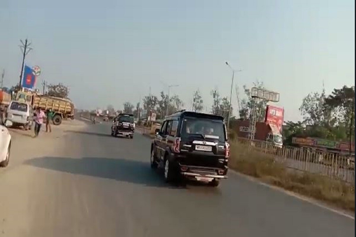 সমস্ত দলীয় এবং সরকারি পদ ছেড়ে দেওয়ার দিলেও এখনও নন্দীগ্রামের বিধায়ক রয়েছেন শুভেন্দু অধিকারী৷ যদিও সেই পদও তিনি কতদিন রাখবেন, তা নিয়ে জোর জল্পনা চলছে৷Info and Photo-Sujit Bhowmick সমস্ত দলীয় এবং সরকারি পদ ছেড়ে দেওয়ার দিলেও এখনও নন্দীগ্রামের বিধায়ক রয়েছেন শুভেন্দু অধিকারী৷ যদিও সেই পদও তিনি কতদিন রাখবেন, তা নিয়ে জোর জল্পনা চলছে৷Info and Photo-Sujit Bhowmick