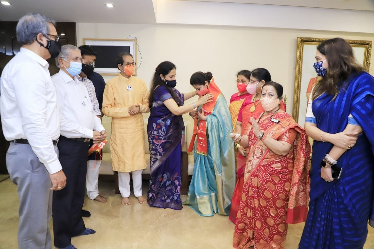 লোকসভা নির্বাচনেই কংগ্রেস শিবিরের প্রার্থী হয়ে নির্বাচনী ময়দানে নেমেছিলেন মসত্ গার্ল উর্মিলা ৷ কিন্তু উর্মিলার জনপ্রিয়তার উপর ভর করেও নির্বাচনী তরী পার লাগেনি ৷ লোকসভায় কংগ্রেসের ভরাডুবির পর সেপ্টেম্বরেই দল ছাড়েন তিনি ৷ কংগ্রেসের বিরুদ্ধে এনেছিলেন দলাদলির অভিযোগ ৷ লোকসভা নির্বাচনেই কংগ্রেস শিবিরের প্রার্থী হয়ে নির্বাচনী ময়দানে নেমেছিলেন মসত্ গার্ল উর্মিলা ৷ কিন্তু উর্মিলার জনপ্রিয়তার উপর ভর করেও নির্বাচনী তরী পার লাগেনি ৷ লোকসভায় কংগ্রেসের ভরাডুবির পর সেপ্টেম্বরেই দল ছাড়েন তিনি ৷ কংগ্রেসের বিরুদ্ধে এনেছিলেন দলাদলির অভিযোগ ৷