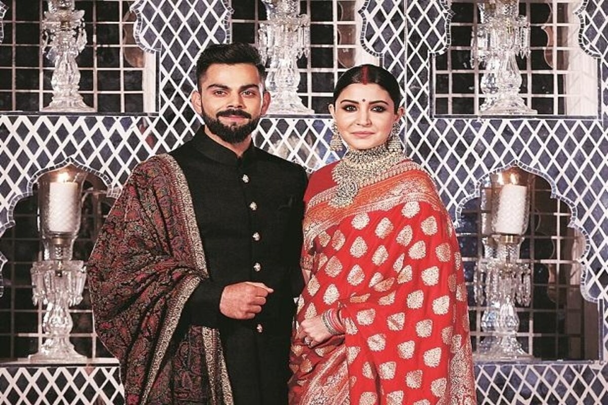 *তবে কাছাকাছি না থাকলেও বিশেষ দিনে দুই তারকার কেউই তাঁদের পার্টনারকে ভালবাসা জানাতে বিন্দুমাত্র দেরী করেননি। ইনস্টাগ্রামে নিজেদের ভালবাসা মাখা একটি করে ছবি পোস্ট করেছেন বিরাট এবং অনুষ্কা দু'জনেই। ছবি: ইনস্টাগ্রাম। *তবে কাছাকাছি না থাকলেও বিশেষ দিনে দুই তারকার কেউই তাঁদের পার্টনারকে ভালবাসা জানাতে বিন্দুমাত্র দেরী করেননি। ইনস্টাগ্রামে নিজেদের ভালবাসা মাখা একটি করে ছবি পোস্ট করেছেন বিরাট এবং অনুষ্কা দু'জনেই। ছবি: ইনস্টাগ্রাম।