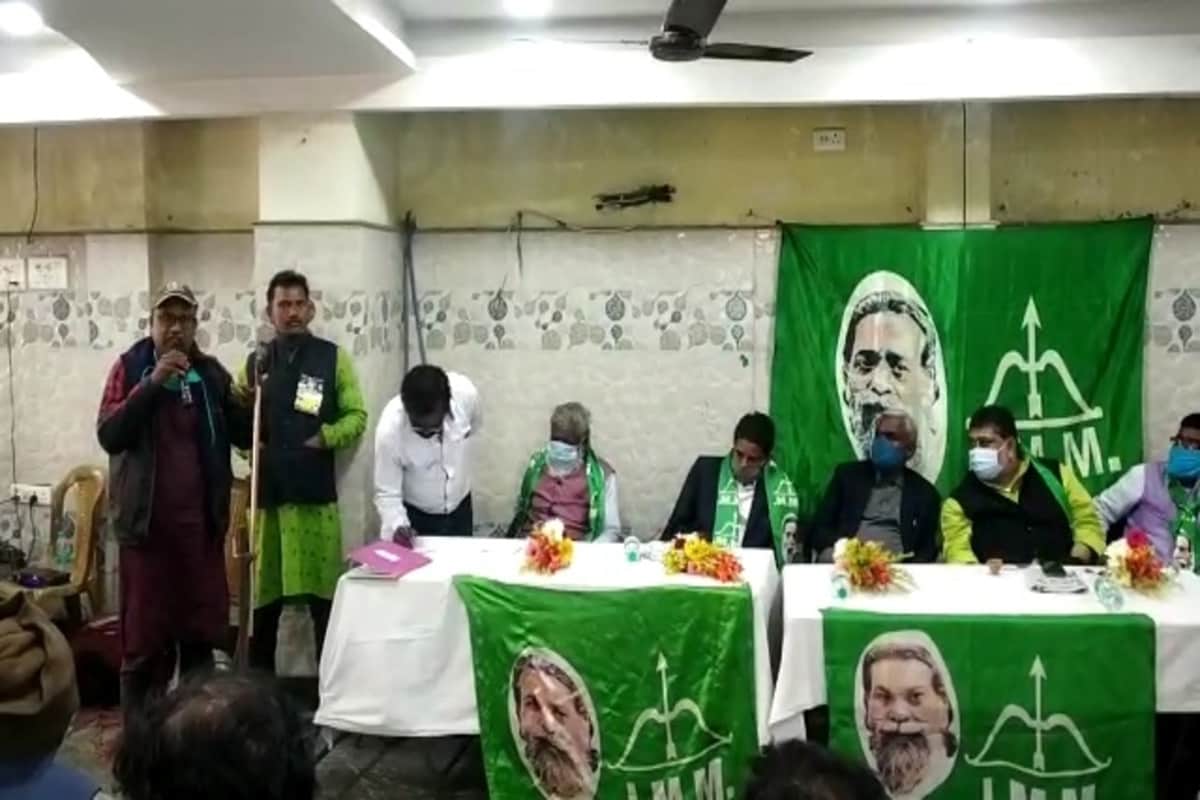 *রবিবার কলকাতা বড় বাজারে একটি গেস্টহাউজে বিশেষ বৈঠক করেন ঝাড়খণ্ড মুক্তি মোর্চা কেন্দ্রীয় মহাসচিব সুপ্রিয় ভট্টাচার্য। বৈঠকে উপস্থিত ছিলেন ঝাড়খণ্ডের আদিবাসী উন্নয়ন মন্ত্রী চম্পায় সোরেন, বিধায়ক সমীর মোহান্তি-সহ পশ্চিমবঙ্গের দায়িত্বে থাকা নেতাকর্মীরা। বিভিন্ন জেলার দায়িত্বপ্রাপ্ত নেতারা ও হাজির ছিলেন বৈঠকে। *রবিবার কলকাতা বড় বাজারে একটি গেস্টহাউজে বিশেষ বৈঠক করেন ঝাড়খণ্ড মুক্তি মোর্চা কেন্দ্রীয় মহাসচিব সুপ্রিয় ভট্টাচার্য। বৈঠকে উপস্থিত ছিলেন ঝাড়খণ্ডের আদিবাসী উন্নয়ন মন্ত্রী চম্পায় সোরেন, বিধায়ক সমীর মোহান্তি-সহ পশ্চিমবঙ্গের দায়িত্বে থাকা নেতাকর্মীরা। বিভিন্ন জেলার দায়িত্বপ্রাপ্ত নেতারা ও হাজির ছিলেন বৈঠকে।