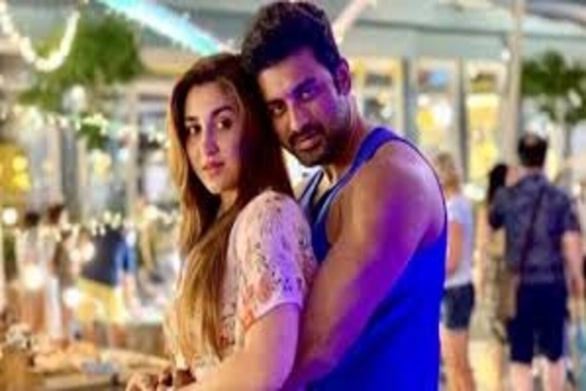 *বন্ধু অভিনেতা অনির্বাণকে বিয়ের শুভেচ্ছা জানানর ফাঁকেই নিজেদের বিয়ের ইঙ্গিত দিয়েছিলেন টলিউডের প্রথম সারির অভিনেতা অঙ্কুশ হাজরা। সম্ভবত ২০২১ সালেই প্রেমিকা ঐন্দ্রিলা সেনের সঙ্গে বিবাহবন্ধনে আবদ্ধ হবেন। ছবি: ইনস্টাগ্রাম। *বন্ধু অভিনেতা অনির্বাণকে বিয়ের শুভেচ্ছা জানানর ফাঁকেই নিজেদের বিয়ের ইঙ্গিত দিয়েছিলেন টলিউডের প্রথম সারির অভিনেতা অঙ্কুশ হাজরা। সম্ভবত ২০২১ সালেই প্রেমিকা ঐন্দ্রিলা সেনের সঙ্গে বিবাহবন্ধনে আবদ্ধ হবেন। ছবি: ইনস্টাগ্রাম।