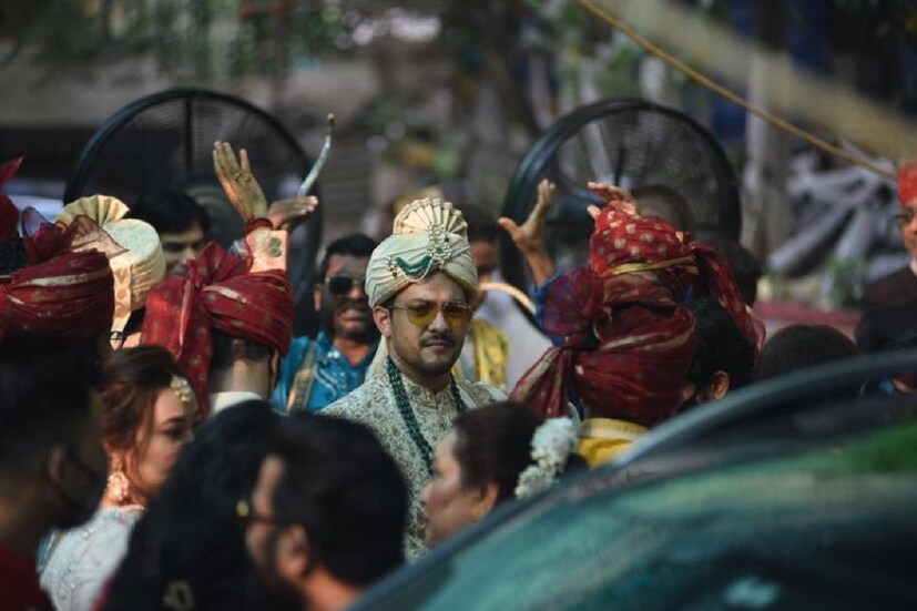 বিয়েতে বিন্দাস মুডে আদিত্য নারায়ণও৷ কুল মোমেন্টে ধরা দিলেন ক্যামেরায়৷ Photo- Instagram