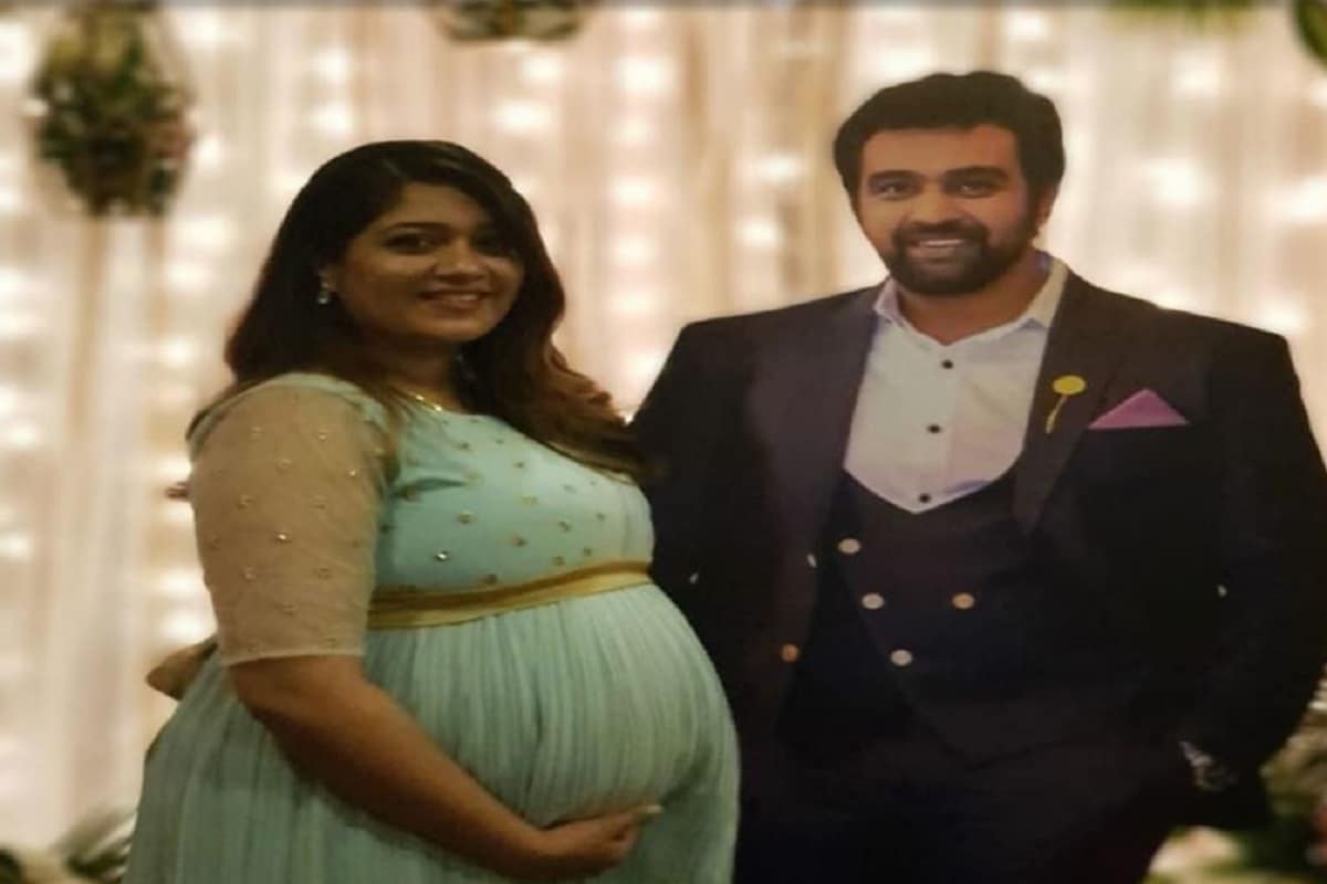 পুত্র সন্তানের জন্ম দিলেন অভিনেত্রী মেঘনা রাজ। বৃহস্পতিবার সকাল ১১.০৭ মিনিটে বেঙ্গালুরুর একটি বেসরকারি হাসপাতালে ভূমিষ্ঠ হয় মেঘনা এবং প্রয়াত অভিনেতা চিরঞ্জীবী সারজার প্রথম সন্তান। পুত্র সন্তানের জন্ম দিলেন অভিনেত্রী মেঘনা রাজ। বৃহস্পতিবার সকাল ১১.০৭ মিনিটে বেঙ্গালুরুর একটি বেসরকারি হাসপাতালে ভূমিষ্ঠ হয় মেঘনা এবং প্রয়াত অভিনেতা চিরঞ্জীবী সারজার প্রথম সন্তান।