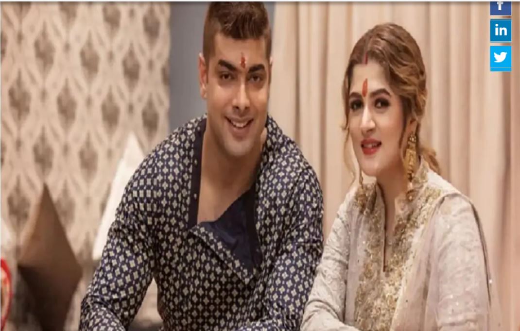 ইনস্টাগ্রামে শ্রাবন্তী রোশনকে আনফলো করে দন। এরপর রোশনও আনফলো করেন শ্রাবন্তীকে। আপাতত শ্রাবন্তী বা রোশনের সোশ্যাল মিডিয়া অ্যাকাউন্টে মিঞা-বিবির আর একটা ছবিও নেই। ইনস্টাগ্রামে শ্রাবন্তী রোশনকে আনফলো করে দন। এরপর রোশনও আনফলো করেন শ্রাবন্তীকে। আপাতত শ্রাবন্তী বা রোশনের সোশ্যাল মিডিয়া অ্যাকাউন্টে মিঞা-বিবির আর একটা ছবিও নেই।