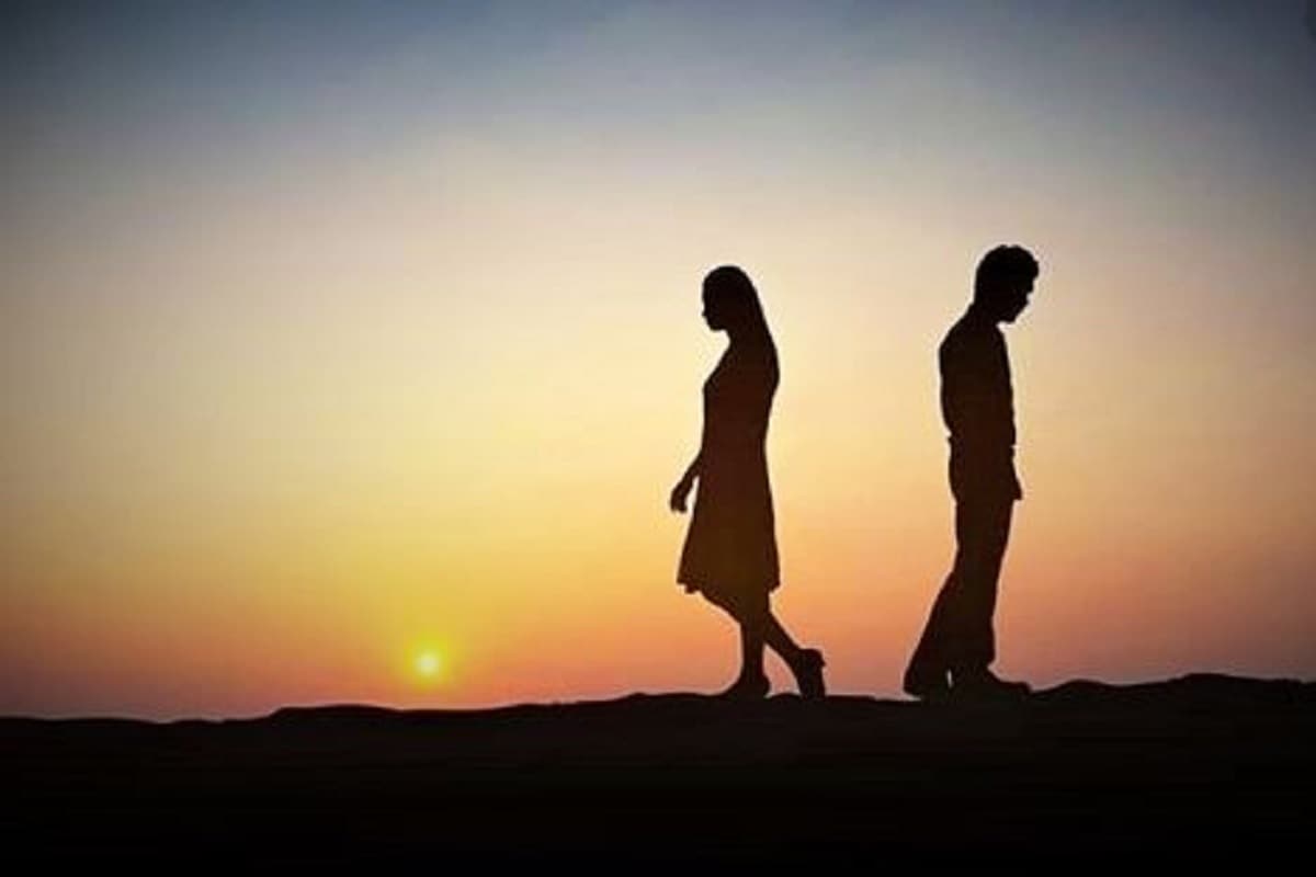 •৪. একই ভাবে আবারও বিচ্ছেদের পথে হাঁটতে হতে পারেএকবার মানসিক ভাবে বিধ্বস্ত হওয়ার পর পুরনো সঙ্গীকে ফিরে পেলে অনেকেই খুশি হয়ে যান। কিন্তু একাধিক পুরনো সমস্যা আবারও তৈরি হওয়ার ফলে একই ভাবে আবারও বিচ্ছেদের পথে হাঁটতে হতে পারে। যা মানসিক সমস্যা অনেক বেশি বাড়িয়ে দেয়। প্রথমবারের থেকেও বেশি সমস্যার সম্মুখীন হতে হয়। •৪. একই ভাবে আবারও বিচ্ছেদের পথে হাঁটতে হতে পারেএকবার মানসিক ভাবে বিধ্বস্ত হওয়ার পর পুরনো সঙ্গীকে ফিরে পেলে অনেকেই খুশি হয়ে যান। কিন্তু একাধিক পুরনো সমস্যা আবারও তৈরি হওয়ার ফলে একই ভাবে আবারও বিচ্ছেদের পথে হাঁটতে হতে পারে। যা মানসিক সমস্যা অনেক বেশি বাড়িয়ে দেয়। প্রথমবারের থেকেও বেশি সমস্যার সম্মুখীন হতে হয়।