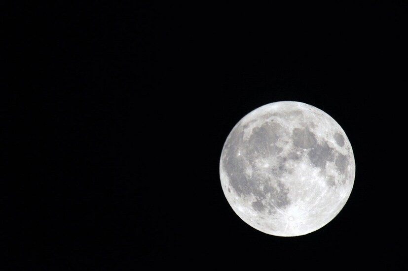 ৩০ ডিসেম্বর, ফুল মুন - বছরের শেষ ফুল মুন (Full Moon) দেখা যাবে এই দিন। এটিকে কোল্ড মুনও (Cold Moon) বলা হচ্ছে।