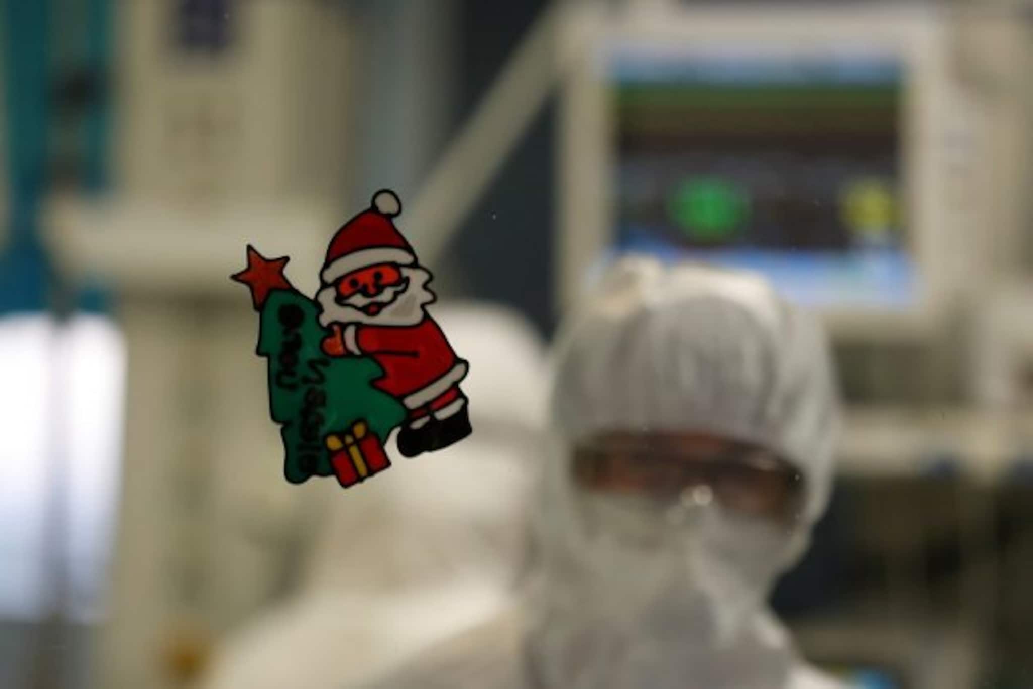 ক্রিসমাস ২০২০: হাসপাতালে কেমন করে উৎসবের আমেজ নিলেন চিকিৎসক আর স্বাস্থ্যকর্মীরা?