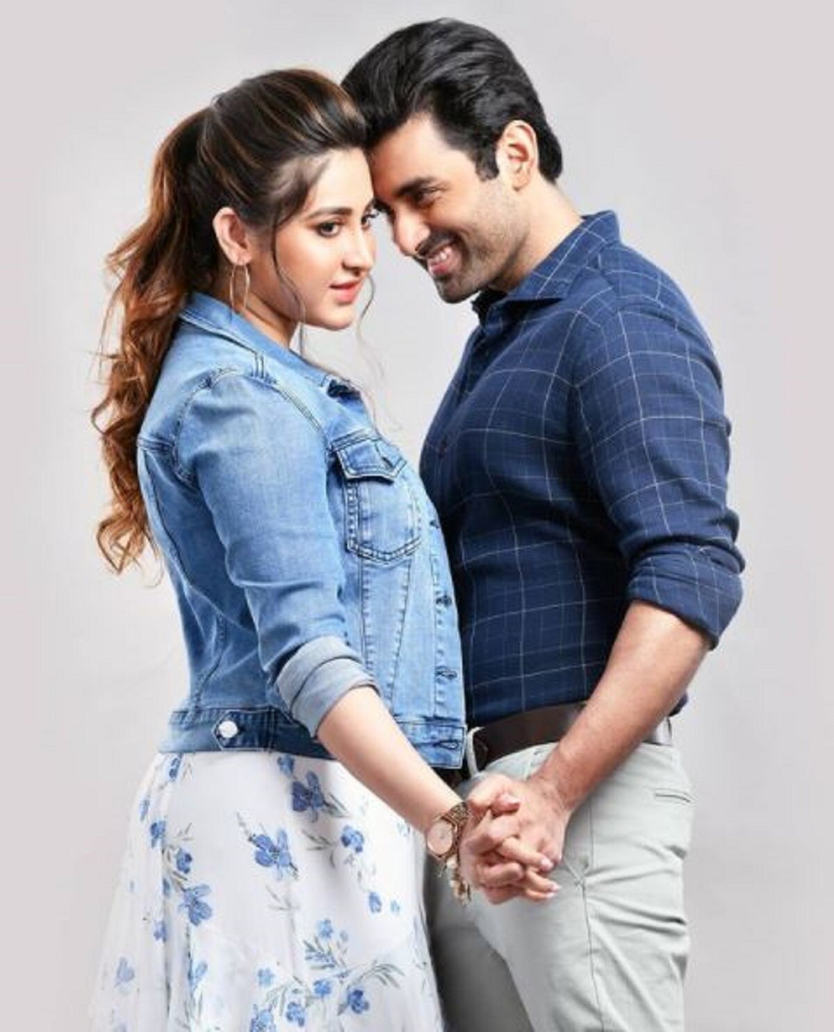 টলিউড বললেই যাঁদের প্রেম কাহিনী সকলের মুখে মুখে ফেরে তাঁরা হলেন অঙ্কুশ ও ঐন্দ্রিলা৷ Photo Courtesy- Instagram টলিউড বললেই যাঁদের প্রেম কাহিনী সকলের মুখে মুখে ফেরে তাঁরা হলেন অঙ্কুশ ও ঐন্দ্রিলা৷ Photo Courtesy- Instagram