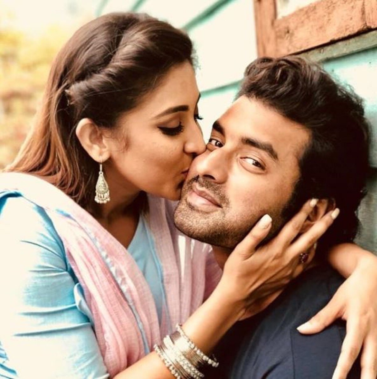 সম্প্রতি অনির্বাণের বিয়ের পোস্টে শুভেচ্ছা জানাতে গিয়ে অঙ্কুশ লিখেছিলেন তাড়াতাড়ি যোগ দিচছি তোমাদের দলে৷ Photo Courtesy- Instagram সম্প্রতি অনির্বাণের বিয়ের পোস্টে শুভেচ্ছা জানাতে গিয়ে অঙ্কুশ লিখেছিলেন তাড়াতাড়ি যোগ দিচছি তোমাদের দলে৷ Photo Courtesy- Instagram
