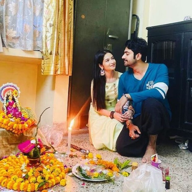 নাগলীলা সিরিয়াল দিয়ে টেলিভিশন দুনিয়ায় পা রেখেছেন শ্রীমা আর গৌরবের সাম্প্রতিক কাজ ছিল ত্রিনয়নী৷ এই জুটি জানিয়েছেন বিয়ে করলেই তারিখ জানিয়ে দেবেন৷ Photo Courtesy- Instagram