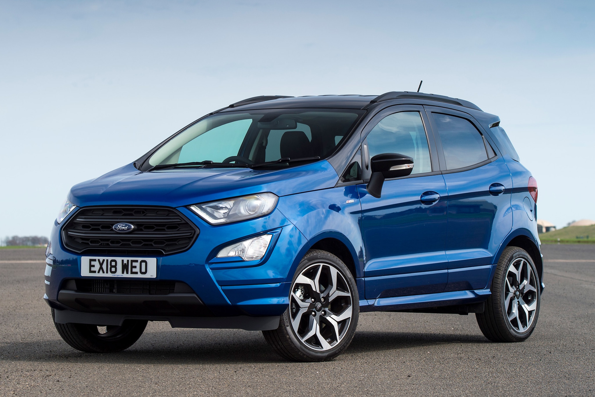 এই বিষয়ে Ford India-র মার্কেটিং, সেলস অ্যান্ড সার্ভিস একজিকিউটিভ বিনয় রাণা জানিয়েছেন, করোনা প্যানডেমিকের জেরে অটো সেক্টরে ব্যাপক ক্ষতি হয়েছে। গোটা বছরে গাড়ির বিক্রি অনেকটাই কমে গিয়েছে। এই পরিস্থিতিতে Midnight Surprise সেল-এর মাধ্যমে কিছুটা লাভের মুখ দেখতে আশাবাদী Ford India। তা ছাড়া এই সেলে গাড়ি বিক্রির সঙ্গে ক্রেতাদেরও অনেক সুযোগ-সুবিধা দেওয়া হচ্ছে। সামগ্রিক পরিস্থিতির কথা মাথায় রেখে প্রায় ৫ লক্ষ টাকা পর্যন্ত ছাড় দেওয়া হচ্ছে। এই সেলের মাধ্যমে ক্রেতারাও উপকৃত হবেন। এই বিষয়ে Ford India-র মার্কেটিং, সেলস অ্যান্ড সার্ভিস একজিকিউটিভ বিনয় রাণা জানিয়েছেন, করোনা প্যানডেমিকের জেরে অটো সেক্টরে ব্যাপক ক্ষতি হয়েছে। গোটা বছরে গাড়ির বিক্রি অনেকটাই কমে গিয়েছে। এই পরিস্থিতিতে Midnight Surprise সেল-এর মাধ্যমে কিছুটা লাভের মুখ দেখতে আশাবাদী Ford India। তা ছাড়া এই সেলে গাড়ি বিক্রির সঙ্গে ক্রেতাদেরও অনেক সুযোগ-সুবিধা দেওয়া হচ্ছে। সামগ্রিক পরিস্থিতির কথা মাথায় রেখে প্রায় ৫ লক্ষ টাকা পর্যন্ত ছাড় দেওয়া হচ্ছে। এই সেলের মাধ্যমে ক্রেতারাও উপকৃত হবেন।