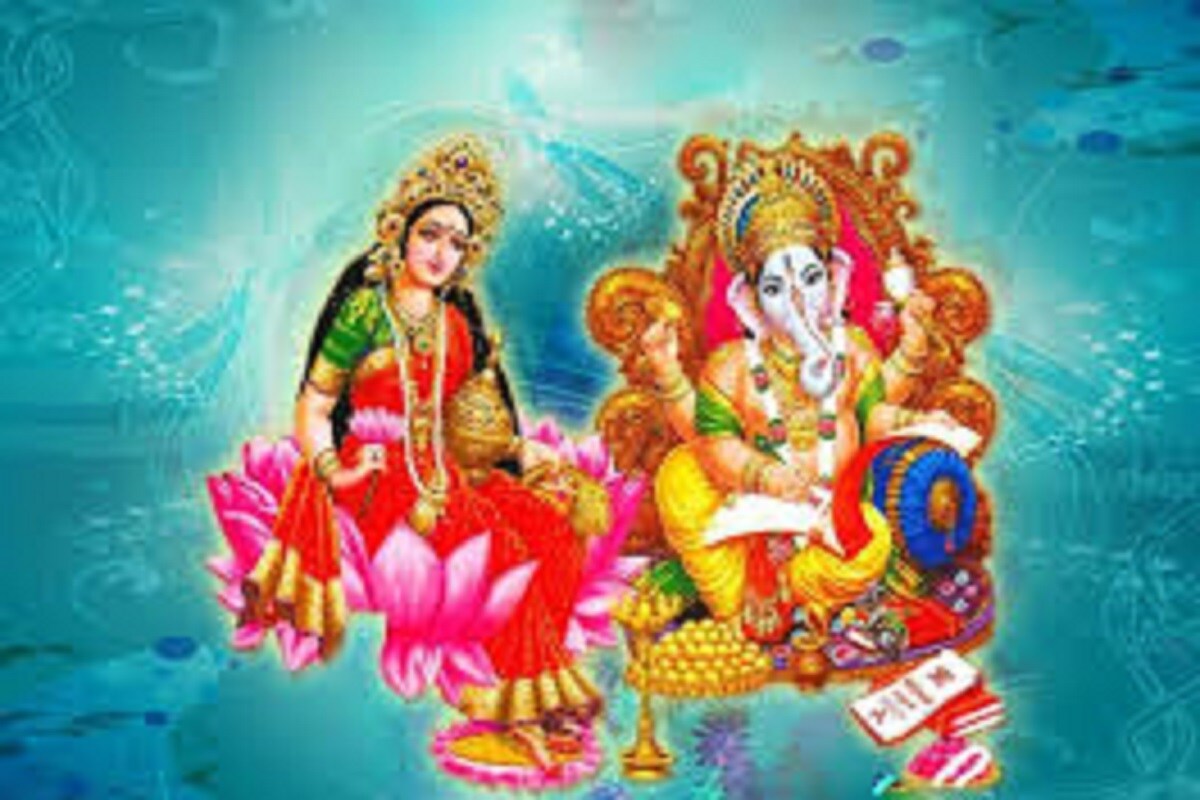 মায়ের কৃপায় সংসারে হাল ফিরে আসে ৷ মধ্যবিত্তের সংসারে সব থেকে বড় সমস্যা হল অর্থকষ্ট ৷ মা লক্ষ্মীর আরাধনায় সংসারের ক্ষুদ্রাতিক্ষুদ্র সমস্যা মেটে ৷ মায়ের কৃপায় সংসারে হাল ফিরে আসে ৷ মধ্যবিত্তের সংসারে সব থেকে বড় সমস্যা হল অর্থকষ্ট ৷ মা লক্ষ্মীর আরাধনায় সংসারের ক্ষুদ্রাতিক্ষুদ্র সমস্যা মেটে ৷