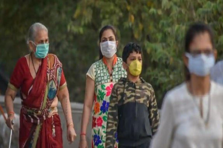 •নিউ মেক্সিকো স্টেট ইউনিভার্সিটির সহযোগী অধ্যাপক কৃষ্ণা কোটা বলেছিলেন, 'মাস্ক সত্যই সহায়তা করে, তবে লোকেরা একে অপরের নিকটে থাকলে ভাইরাসের সংক্রমিত হওয়া বা ছড়িয়ে পড়ার ঝুঁকি থাকে'। তিনি বলেছিলেন, •নিউ মেক্সিকো স্টেট ইউনিভার্সিটির সহযোগী অধ্যাপক কৃষ্ণা কোটা বলেছিলেন, 'মাস্ক সত্যই সহায়তা করে, তবে লোকেরা একে অপরের নিকটে থাকলে ভাইরাসের সংক্রমিত হওয়া বা ছড়িয়ে পড়ার ঝুঁকি থাকে'। তিনি বলেছিলেন,