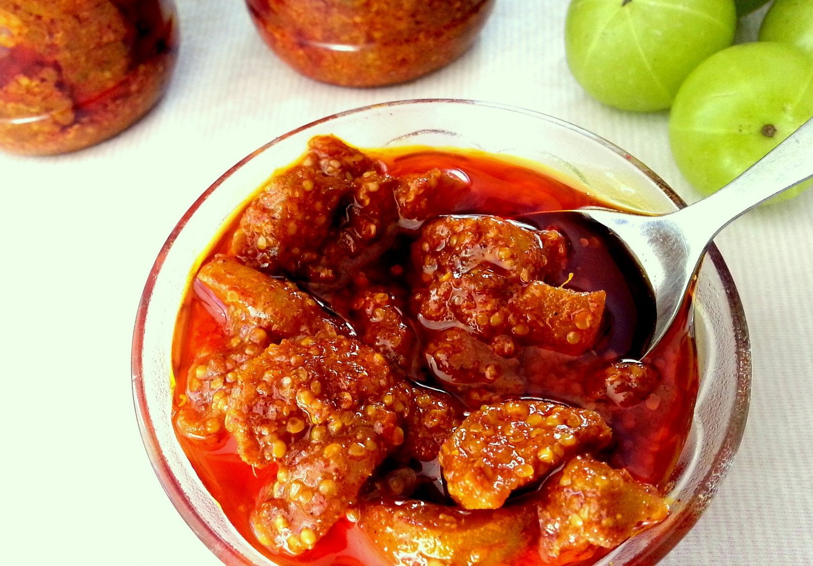 আচার যখন তৈরি করা হয়, তখন তাতে তেল বা ভিনিগার (Vinegar) দেওয়া হয়। ফল বা সব্জির আচার তৈরির ক্ষেত্রে তেল বা ভিনিগারের সঙ্গে বিক্রিয়া করে ল্যাকটিক, সাইট্রিক ও অ্যাসেটিক তৈরি করে। এই তিনটে অ্যাসিডই শরীরের পক্ষে ভাল। এগুলো শরীরের মধ্যে উপকারী মাইক্রোবসদের (Microbes) আরও শক্তিশালী আর সক্রিয় করে তোলে। এই মাইক্রোবস অন্ত্রে কাজ করে। ফলে আচার খেলে হজমশক্তি বাড়ে, মেটাবলিজম (Metabolism) ভাল হয় এবং কিছু ক্ষেত্রে কোলেস্টেরলের (Cholesterol) মাত্রাও নিয়ন্ত্রিত থাকে। আচার যখন তৈরি করা হয়, তখন তাতে তেল বা ভিনিগার (Vinegar) দেওয়া হয়। ফল বা সব্জির আচার তৈরির ক্ষেত্রে তেল বা ভিনিগারের সঙ্গে বিক্রিয়া করে ল্যাকটিক, সাইট্রিক ও অ্যাসেটিক তৈরি করে। এই তিনটে অ্যাসিডই শরীরের পক্ষে ভাল। এগুলো শরীরের মধ্যে উপকারী মাইক্রোবসদের (Microbes) আরও শক্তিশালী আর সক্রিয় করে তোলে। এই মাইক্রোবস অন্ত্রে কাজ করে। ফলে আচার খেলে হজমশক্তি বাড়ে, মেটাবলিজম (Metabolism) ভাল হয় এবং কিছু ক্ষেত্রে কোলেস্টেরলের (Cholesterol) মাত্রাও নিয়ন্ত্রিত থাকে।