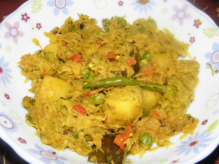 লিফ ক্যাবেজ খালি চোখে দেখা যায় না! তবে রান্নার আগে বাঁধাকপি ভাল করে সেদ্ধ করলে কৃমি মরে যায় অনেকসময়ে। এই জাতীয় কৃমির জন্ম জন্তুদের মলে। বৃষ্টির সময় সেখান থেকে মাটিতে পৌঁছায় কৃমির দল! তারপর বাসা বাঁধে সবজিতে! লিফ ক্যাবেজ খালি চোখে দেখা যায় না! তবে রান্নার আগে বাঁধাকপি ভাল করে সেদ্ধ করলে কৃমি মরে যায় অনেকসময়ে। এই জাতীয় কৃমির জন্ম জন্তুদের মলে। বৃষ্টির সময় সেখান থেকে মাটিতে পৌঁছায় কৃমির দল! তারপর বাসা বাঁধে সবজিতে!