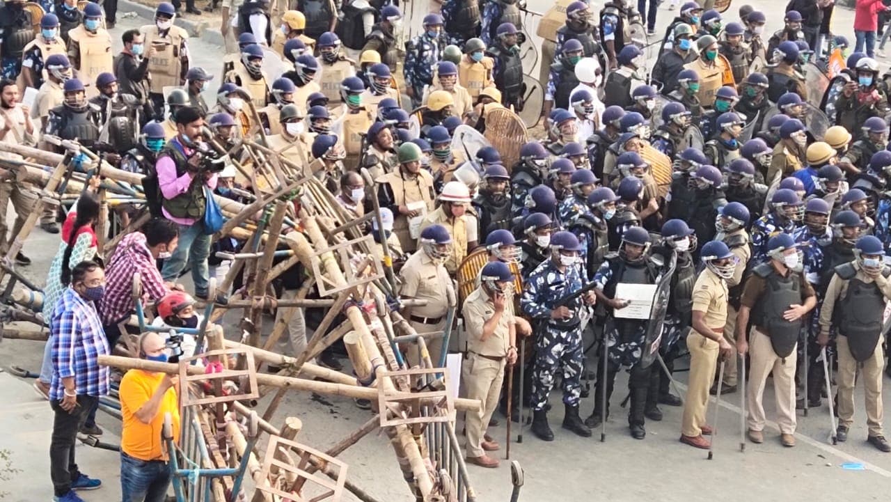 নিহত বিজেপি কর্মীর মৃত্যুর তদন্ত করবে সিআইডি বলে জানানো হয়েছে। ট্যুইটে রাজ্য পুলিশ জানিয়েছে, ‘প্ররোচনার উদ্দেশেই অস্ত্র আনা হয়েছিল মিছিলে৷ হিংসা ছড়ানোই ছিল উদ্দেশ্য ৷’ নিহত বিজেপি কর্মীর মৃত্যুর তদন্ত করবে সিআইডি বলে জানানো হয়েছে। ট্যুইটে রাজ্য পুলিশ জানিয়েছে, ‘প্ররোচনার উদ্দেশেই অস্ত্র আনা হয়েছিল মিছিলে৷ হিংসা ছড়ানোই ছিল উদ্দেশ্য ৷’