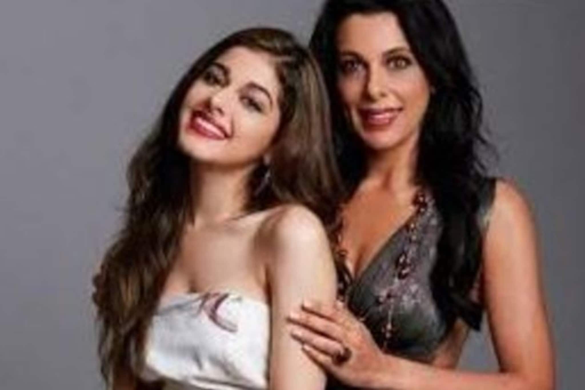 ৩০-এর আগে বিয়ে মানেই বোকামি! পূজার পরামর্শ মেয়ে আলিয়াকে