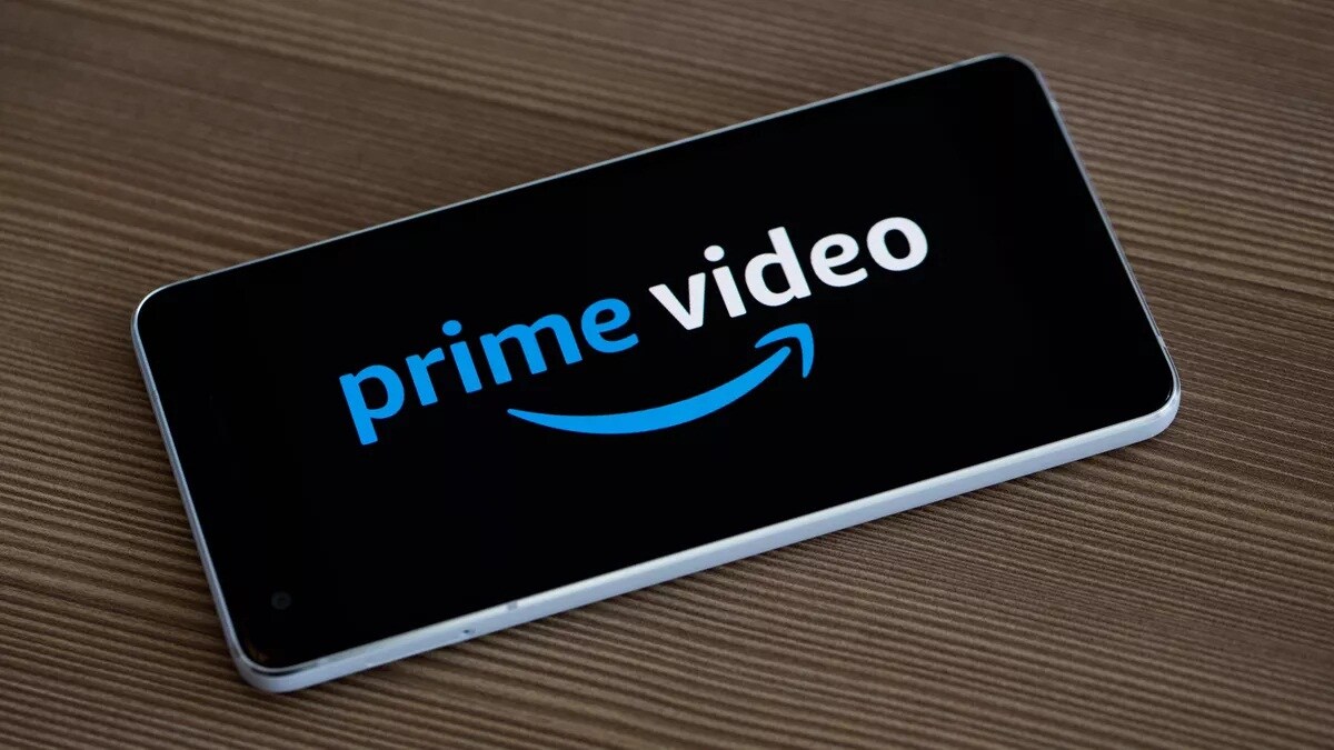 সংস্থার বার্তা, আজ থেকে দেশে চালু হয়ে গেল Amazon Watch Party ফিচার। এ ক্ষেত্রে স্ট্রিমিং সেশন চলাকালীন প্রত্যেক অংশগ্রহণকারীর প্রাইম মেম্বারশিপ (Prime membership) বা প্রাইম ভিডিও সাবস্ক্রিপশন (Prime Video subscription) থাকতে হবে। তবে এই ওয়াচ পার্টির সেশনের হোস্টের হাতেই থাকবে যাবতীয় নিয়ন্ত্রণ। হোস্টই (watch party host) ভিডিও প্লে, পজ, স্কিপ করতে পারবেন। সিনেমা চালাকালীন একটি চ্যাট ট্যাবের সুবিধাও থাকবে। যার মাধ্যমে একে অন্যকে মেসেজ পাঠাতে পারবেন অংশগ্রহণকারীরা। মাথায় রাখতে হবে, এই পরিষেবা কিন্তু শুধুমাত্র ওয়েব প্ল্যাটফর্মেই মিলবে। সংস্থার বার্তা, আজ থেকে দেশে চালু হয়ে গেল Amazon Watch Party ফিচার। এ ক্ষেত্রে স্ট্রিমিং সেশন চলাকালীন প্রত্যেক অংশগ্রহণকারীর প্রাইম মেম্বারশিপ (Prime membership) বা প্রাইম ভিডিও সাবস্ক্রিপশন (Prime Video subscription) থাকতে হবে। তবে এই ওয়াচ পার্টির সেশনের হোস্টের হাতেই থাকবে যাবতীয় নিয়ন্ত্রণ। হোস্টই (watch party host) ভিডিও প্লে, পজ, স্কিপ করতে পারবেন। সিনেমা চালাকালীন একটি চ্যাট ট্যাবের সুবিধাও থাকবে। যার মাধ্যমে একে অন্যকে মেসেজ পাঠাতে পারবেন অংশগ্রহণকারীরা। মাথায় রাখতে হবে, এই পরিষেবা কিন্তু শুধুমাত্র ওয়েব প্ল্যাটফর্মেই মিলবে।