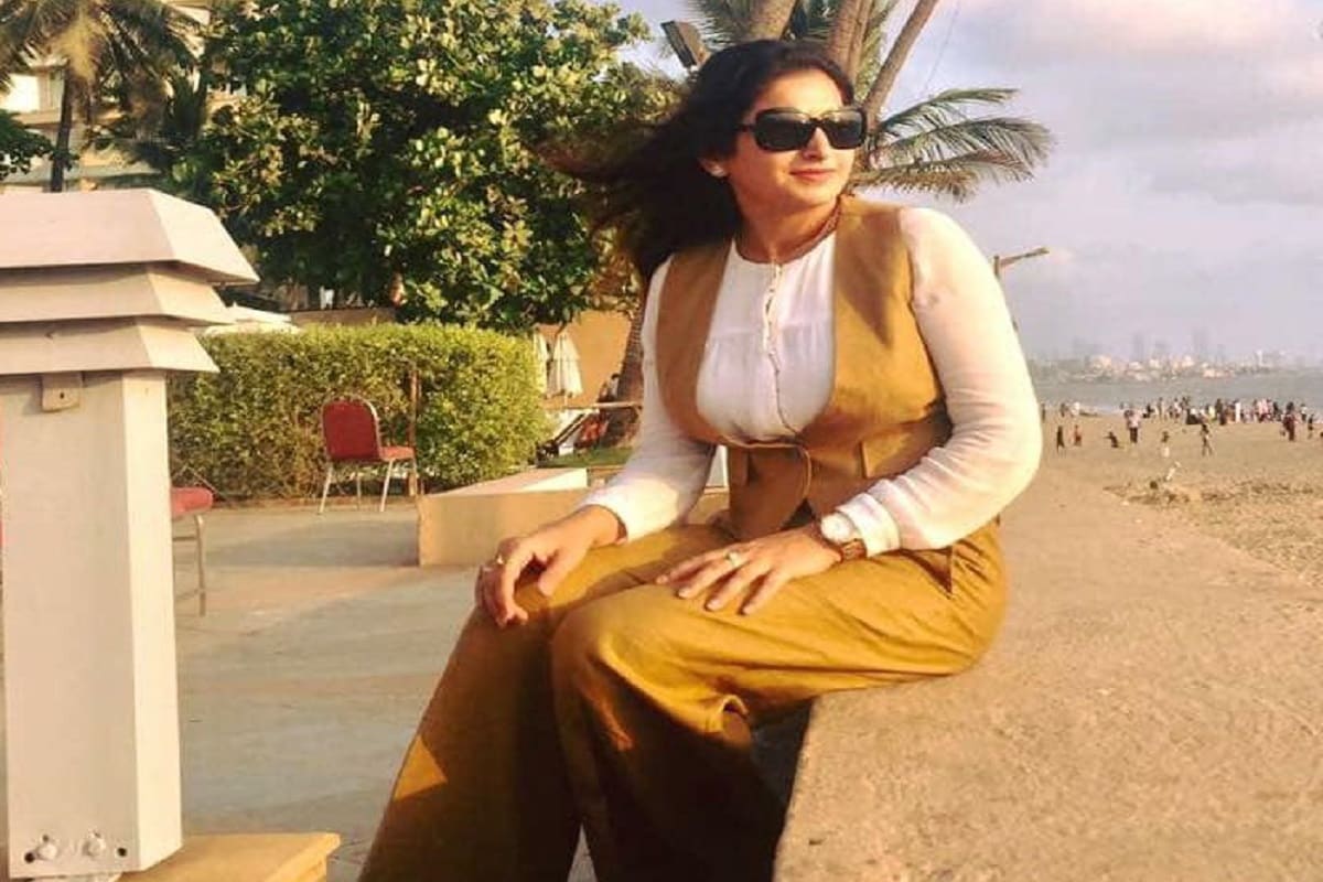 হরিয়ানার লড়াকু বিজেপি নেত্রী সোনালি ফোগাট ৷ গুটিগুটি পায়ে পৌঁছেছেন বিগবস ১৪-এর ঘরে ৷ জানতে পারা গিয়েছে ওয়াইল্ড কার্ড এন্ট্রি ঘটেছে তাঁর ৷ হরিয়ানার লড়াকু বিজেপি নেত্রী সোনালি ফোগাট ৷ গুটিগুটি পায়ে পৌঁছেছেন বিগবস ১৪-এর ঘরে ৷ জানতে পারা গিয়েছে ওয়াইল্ড কার্ড এন্ট্রি ঘটেছে তাঁর ৷