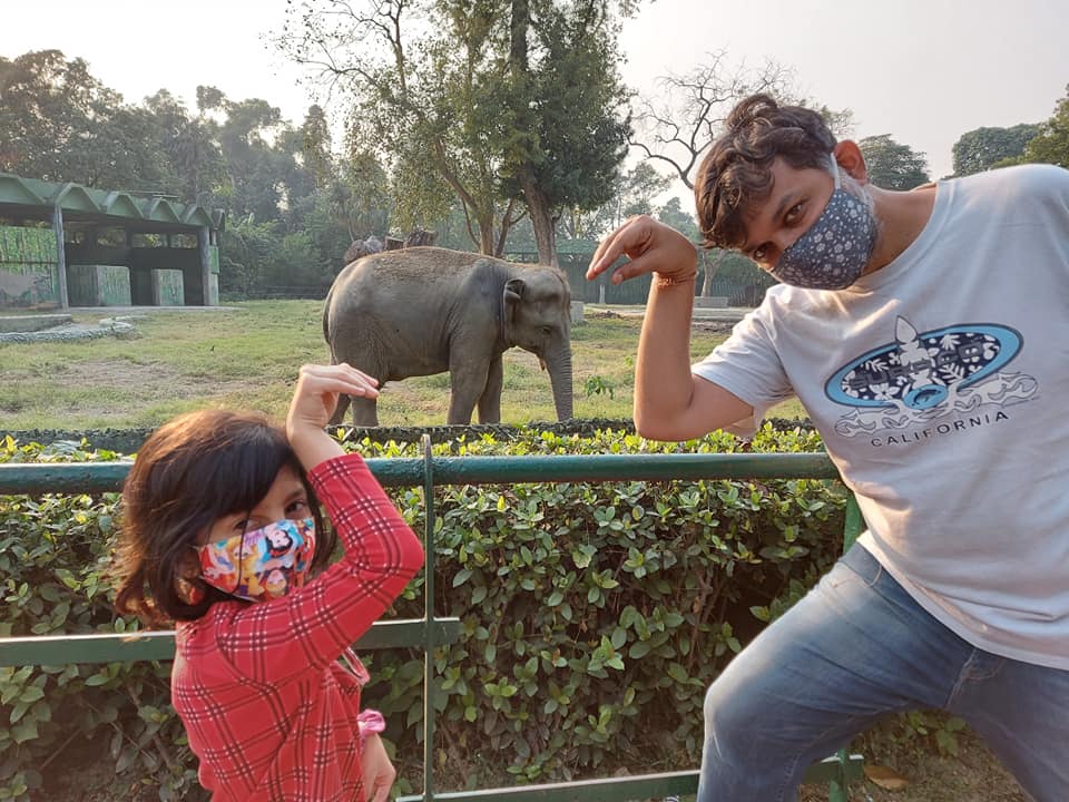 ছবিটি ইনস্টাগ্রামে পোস্ট করে মিথিলা লিখেছেন, ''হ্যাঁ, আমরা চিড়িয়াখানায় গিয়েছিলাম, হাতি দেখেছি।'' ছবিটি ইনস্টাগ্রামে পোস্ট করে মিথিলা লিখেছেন, ''হ্যাঁ, আমরা চিড়িয়াখানায় গিয়েছিলাম, হাতি দেখেছি।''