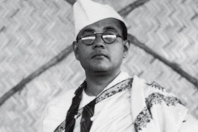 এই কমিটির মাথায় স্বরাষ্ট্রমন্ত্রী অমিত শাহ এর আগে, ২০১৬ সালে বিধানসভা ভোটের আগে নেতাজি সংক্রান্ত গোপন ফাইল প্রকাশ করে মোদি সরকার ৷ তার আগের বছর রাজ্যের হাতে থাকা নেতাজি সংক্রান্ত ফাইল প্রকাশ করেন মমতা বন্দ্যোপাধ্যায় ৷ উনিশের লোকসভা ভোটের আগেও মোদির মুখে বারবার নেতাজির কথা শোনা গিয়েছিল ৷ এ’বছর জানুয়ারিতে লালকেল্লায় নেতাজি সংগ্রহশালারও উদ্বোধন করেন নরেন্দ্র মোদি ৷ আর, এবার নেতাজির ১২৫তম জন্মজয়ন্তী পালনে বিশেষ কমিটি ৷ এই কমিটির মাথায় স্বরাষ্ট্রমন্ত্রী অমিত শাহ এর আগে, ২০১৬ সালে বিধানসভা ভোটের আগে নেতাজি সংক্রান্ত গোপন ফাইল প্রকাশ করে মোদি সরকার ৷ তার আগের বছর রাজ্যের হাতে থাকা নেতাজি সংক্রান্ত ফাইল প্রকাশ করেন মমতা বন্দ্যোপাধ্যায় ৷ উনিশের লোকসভা ভোটের আগেও মোদির মুখে বারবার নেতাজির কথা শোনা গিয়েছিল ৷ এ’বছর জানুয়ারিতে লালকেল্লায় নেতাজি সংগ্রহশালারও উদ্বোধন করেন নরেন্দ্র মোদি ৷ আর, এবার নেতাজির ১২৫তম জন্মজয়ন্তী পালনে বিশেষ কমিটি ৷