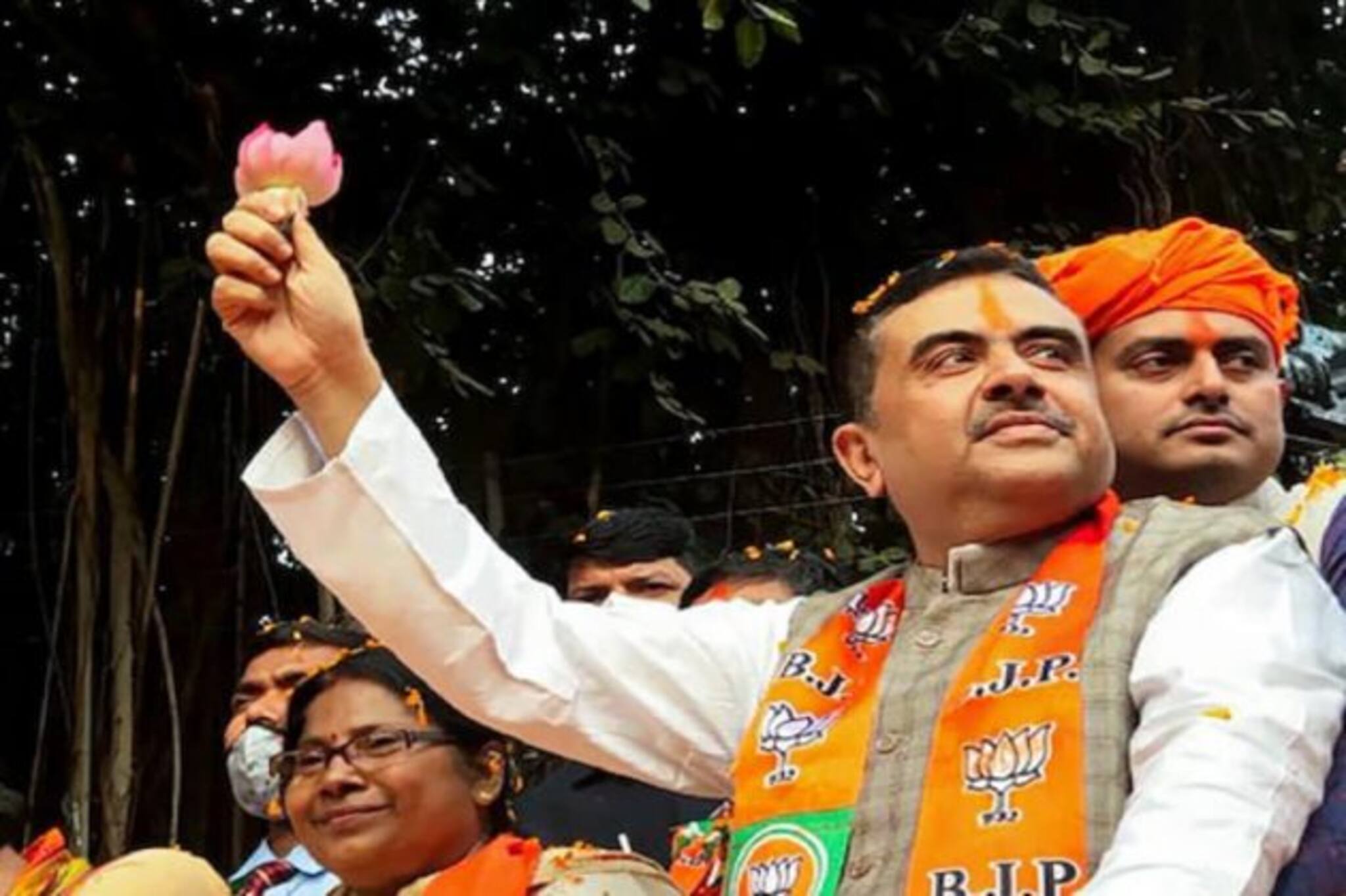 ‘দাদার অনুগামী’ শুভেন্দু পথেই এবার অধিকারী বাড়ির বাকি সদস্যরাও পদ্মে!