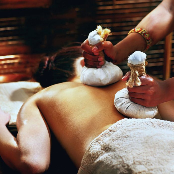 আয়ুর্বেদিক মাসাজ (Ayurvedic Massage)-- আয়ুর্বেদিক থেরাপির অন্যতম জনপ্রিয় আয়ুর্বেদিক মাসাজ। এটি ত্বক ময়শ্চারাইজ করে, রক্ত চলাচল ঠিক রাখে ফলে ত্বকের একাধিক সমস্য দূর হয়। ত্বক শুকনো-খসখসে হয়ে গেলে এই মাসাজ ত্বকের ঔজ্জ্বল্য ফিরিয়ে আনে আয়ুর্বেদিক মাসাজ (Ayurvedic Massage)-- আয়ুর্বেদিক থেরাপির অন্যতম জনপ্রিয় আয়ুর্বেদিক মাসাজ। এটি ত্বক ময়শ্চারাইজ করে, রক্ত চলাচল ঠিক রাখে ফলে ত্বকের একাধিক সমস্য দূর হয়। ত্বক শুকনো-খসখসে হয়ে গেলে এই মাসাজ ত্বকের ঔজ্জ্বল্য ফিরিয়ে আনে