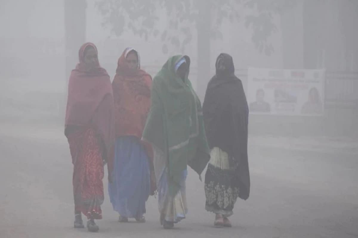 কনকনে ঠান্ডায় কাঁপছে দেশের রাজধানী ৷ হিমঠান্ডা হাওয়া বইতে থাকায় আরও বেড়েছে ঠান্ডা ৷ শুক্রবার মৌসম বিভাগের তরফে জানানো হয়েছে, আগামী সপ্তাহে রাতের তাপমাত্রা স্বাভাবিকের থেকে নীচে থাকবে ৷ কনকনে ঠান্ডায় কাঁপছে দেশের রাজধানী ৷ হিমঠান্ডা হাওয়া বইতে থাকায় আরও বেড়েছে ঠান্ডা ৷ শুক্রবার মৌসম বিভাগের তরফে জানানো হয়েছে, আগামী সপ্তাহে রাতের তাপমাত্রা স্বাভাবিকের থেকে নীচে থাকবে ৷