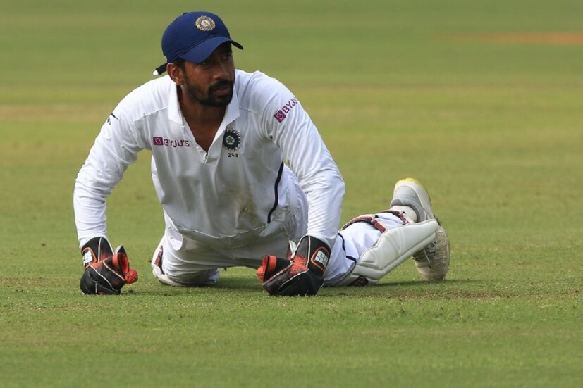 প্রাক্তন ক্রিকেটার ও ধারাভাষ্যকর সঞ্জয় মঞ্জেরকর কোনও রাখঢাক না করে তাঁর ভোট দিচ্ছেন ঋদ্ধিমান সাহাকে৷