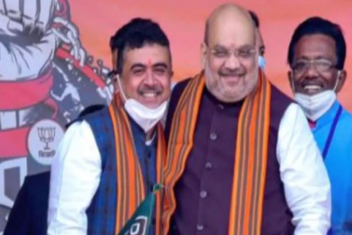রাজ্যের শাসক দল তৃণমূলের অবশ্য দাবি, কোনওমতেই এ রাজ্যে সিএএ কার্যকর করা হবে না৷ যদিও বিজেপি-র আর এক কেন্দ্রীয় নেতা কৈলাস বিজয়বর্গীয় কয়েকদিন আগেই বনগাঁয় মতুয়া ঠাকুরবাড়িতে গিয়ে দাবি করেছিলেন, জানুয়ারিতেই রাজ্যে সিএএ কার্যকর করা হতে পারে৷ রাজ্যের শাসক দল তৃণমূলের অবশ্য দাবি, কোনওমতেই এ রাজ্যে সিএএ কার্যকর করা হবে না৷ যদিও বিজেপি-র আর এক কেন্দ্রীয় নেতা কৈলাস বিজয়বর্গীয় কয়েকদিন আগেই বনগাঁয় মতুয়া ঠাকুরবাড়িতে গিয়ে দাবি করেছিলেন, জানুয়ারিতেই রাজ্যে সিএএ কার্যকর করা হতে পারে৷