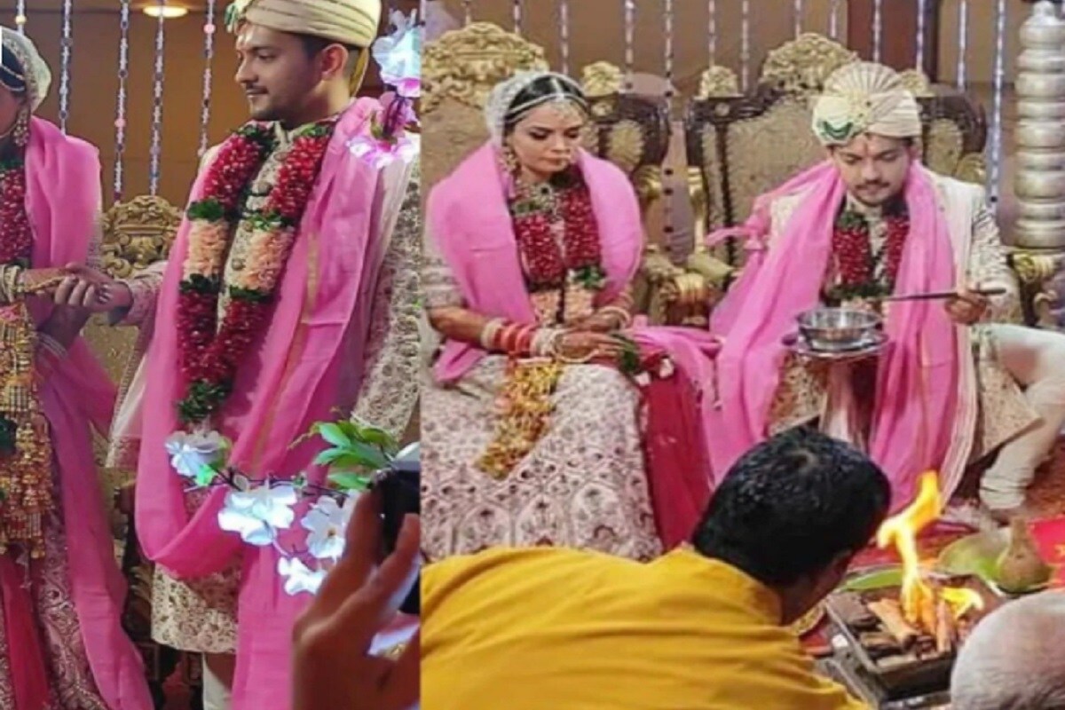 গত ১ ডিসেম্বর আদিত্য দীর্ঘদিনের বান্ধবী শ্বেতাকে বিয়ে করেছিলেন ৷ করোনা সংক্রমণের ফলে বিয়ের আয়োজন অত্যন্ত ছোট করে করেছিলেন ৷ (ছবি সৌজন্যে ইনস্টাগ্রাম) ৷ গত ১ ডিসেম্বর আদিত্য দীর্ঘদিনের বান্ধবী শ্বেতাকে বিয়ে করেছিলেন ৷ করোনা সংক্রমণের ফলে বিয়ের আয়োজন অত্যন্ত ছোট করে করেছিলেন ৷ (ছবি সৌজন্যে ইনস্টাগ্রাম) ৷