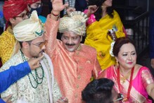 নিজের বিয়ের বরযাত্রীতে নেচে কাঁপালেন আদিত্য নারায়ণ নিজের বিয়ের বরযাত্রীতে নেচে কাঁপালেন আদিত্য নারায়ণ