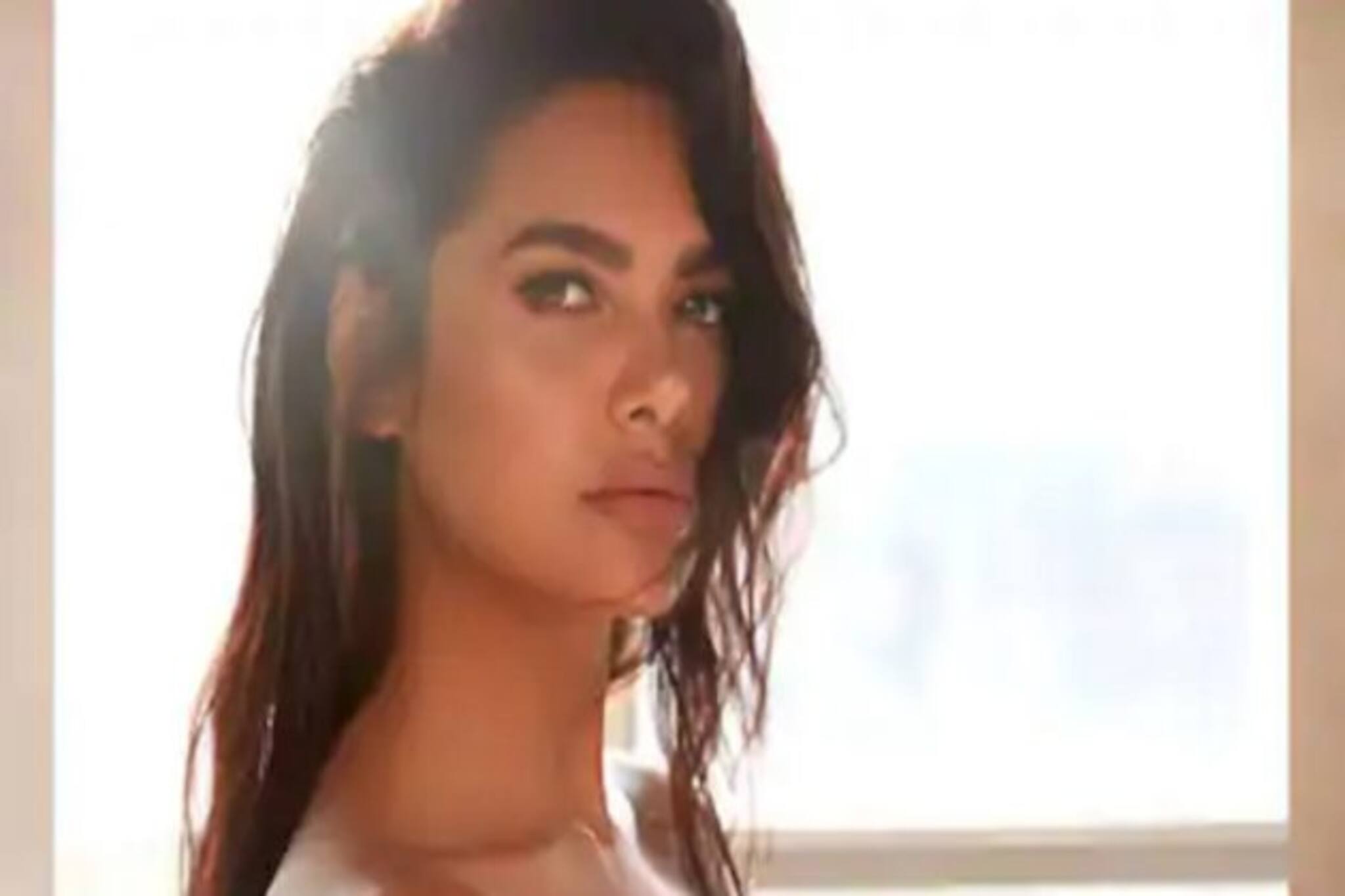 Viral Alert! ইশা গুপ্তর বাথরুমের সেল্ফি প্রকাশ্যে, তুলকালাম সোশ্যাল মিডিয়ায়