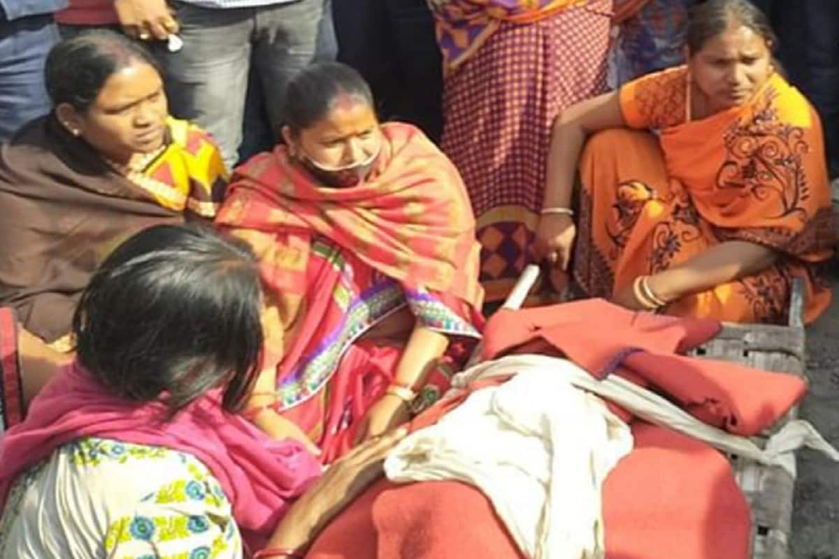 জানতে পারা গিয়েছে জীবন্ত অবস্থাতেই যেন সমাধিস্থ হয়েছেন তিনি সাহায্যের জন্য চিৎকার করেছিলেন ৷ ক্রেন, বুল্ডোজার এসেও সেষরক্ষা করতে পারেনি ৷ জানতে পারা গিয়েছে জীবন্ত অবস্থাতেই যেন সমাধিস্থ হয়েছেন তিনি সাহায্যের জন্য চিৎকার করেছিলেন ৷ ক্রেন, বুল্ডোজার এসেও সেষরক্ষা করতে পারেনি ৷